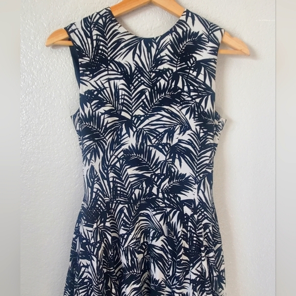 💚5/$25 H&M Black and White Sleeveless Halter Fit and Flare Mini Dress - Picture 2 of 6